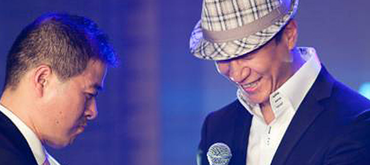 10月19日，孫紅雷出席杭州百貨大樓“雷諾·騎士之盾新品簽售會(huì)”。