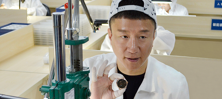 孫紅雷蒞臨雷諾表深圳總部直播，開(kāi)啟圓夢(mèng)之旅